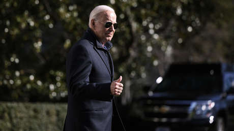 VIDEO: Biden ignora preguntas sobre los migrantes en la frontera y muestra el pulgar hacia arriba