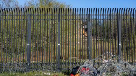 Supremo de EE.UU. apoya el retiro del alambre de púas que Texas colocó en frontera con México