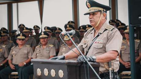 Nuevo jefe de la Policía peruana reconoce que tiene múltiples denuncias tras su "defensa de Lima"
