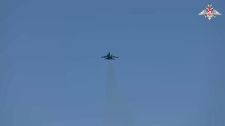 VIDEO: Aviones de combate rusos Su-34 atacan con bombas inteligentes posiciones ucranianas