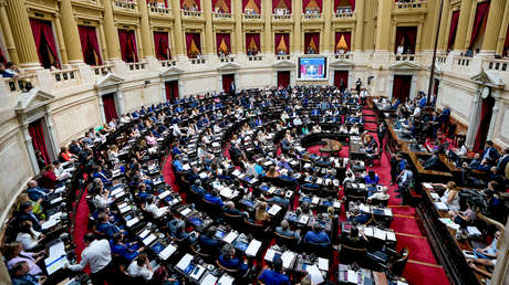 Debate por 'ley ómnibus' de Milei avanza lentamente en el Congreso entre recorte masivo de artículos