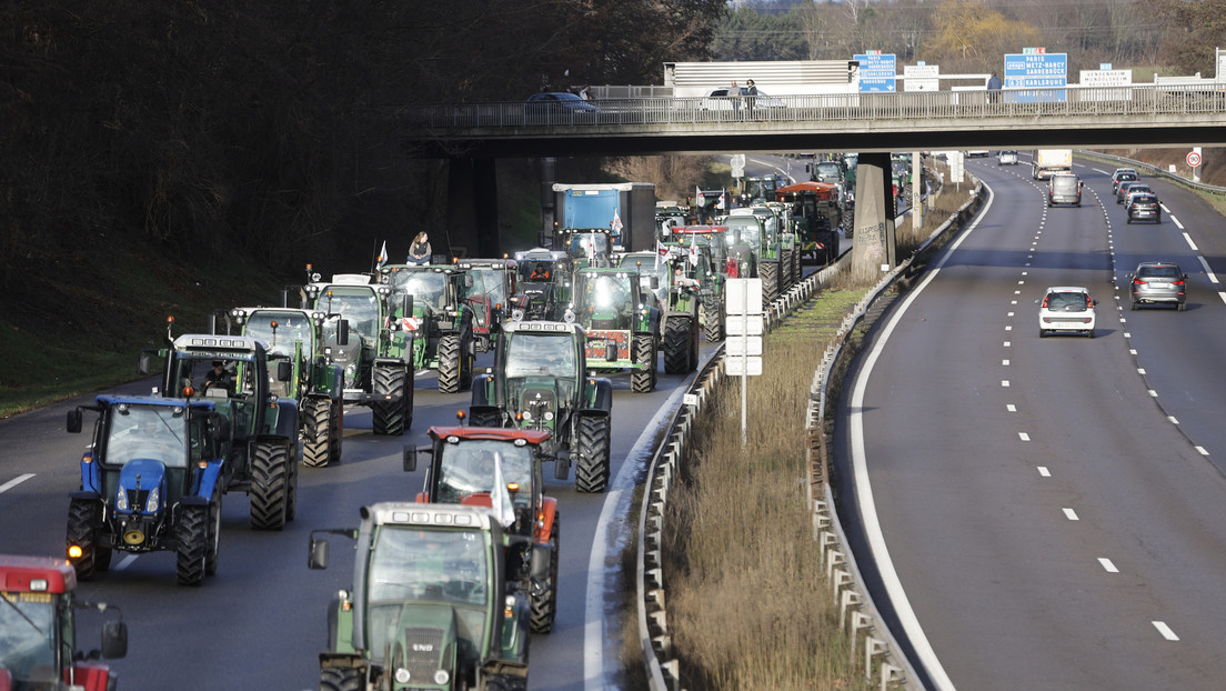 No todos los agricultores franceses aceptan suspender los bloqueos de carreteras