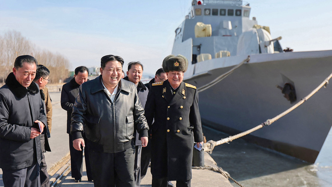 Kim Jong-un insta a fortalecer la Marina norcoreana para "acelerar los preparativos de guerra"