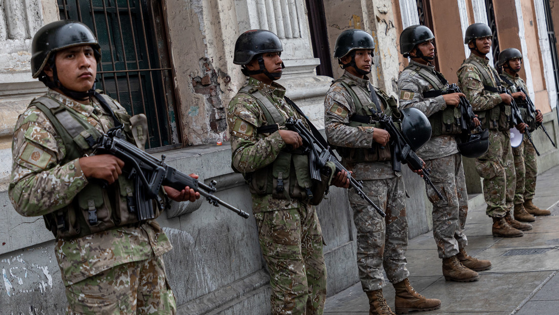 Tráfico de armas y combustible: los escándalos que purgan al Ejército de Perú