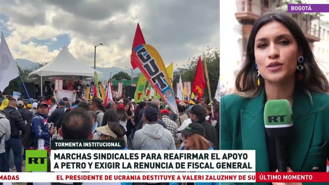 Sindicalistas marchan para reafirmar el apoyo a Gustavo Petro y exigir la renuncia del fiscal general de Colombia