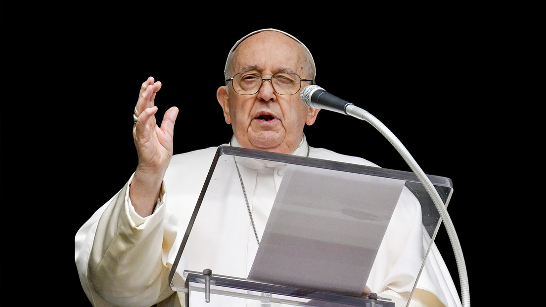 Papa Francisco: "El amor no puede reducirse a bellas palabras o selfis del momento"