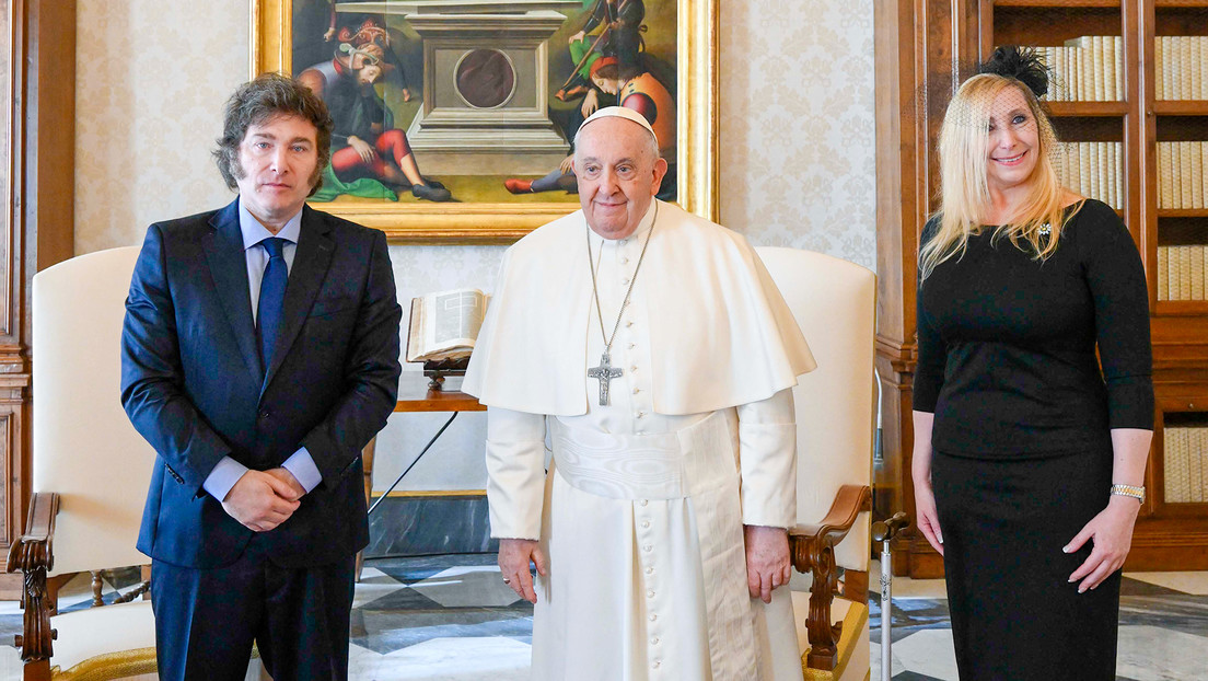 "Su esposa, Karina Milei": el furcio en el Vaticano pone el ojo en el rol de la hermana del presidente argentino