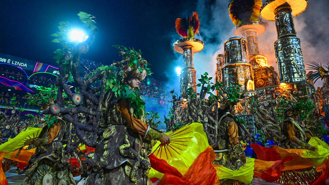 La minería ilegal, la esclavitud y la defensa de la Amazonía se cuelan en el carnaval de Brasil