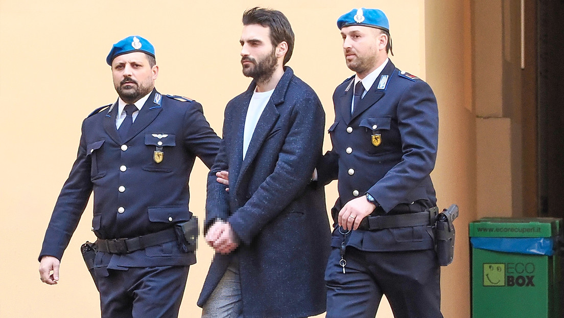 Condenan a cadena perpetua a futbolista que mató a golpes y martillazos a su exnovia en Italia