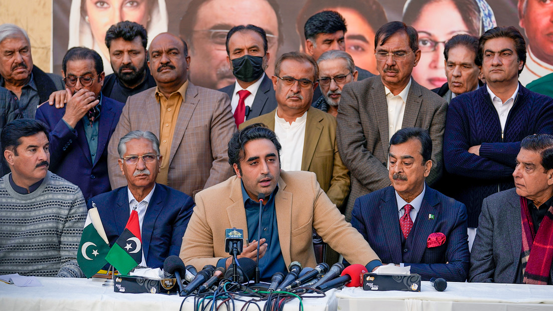 Partidos de Pakistán forjan una coalición para gobernar sin la fuerza de Imran Khan