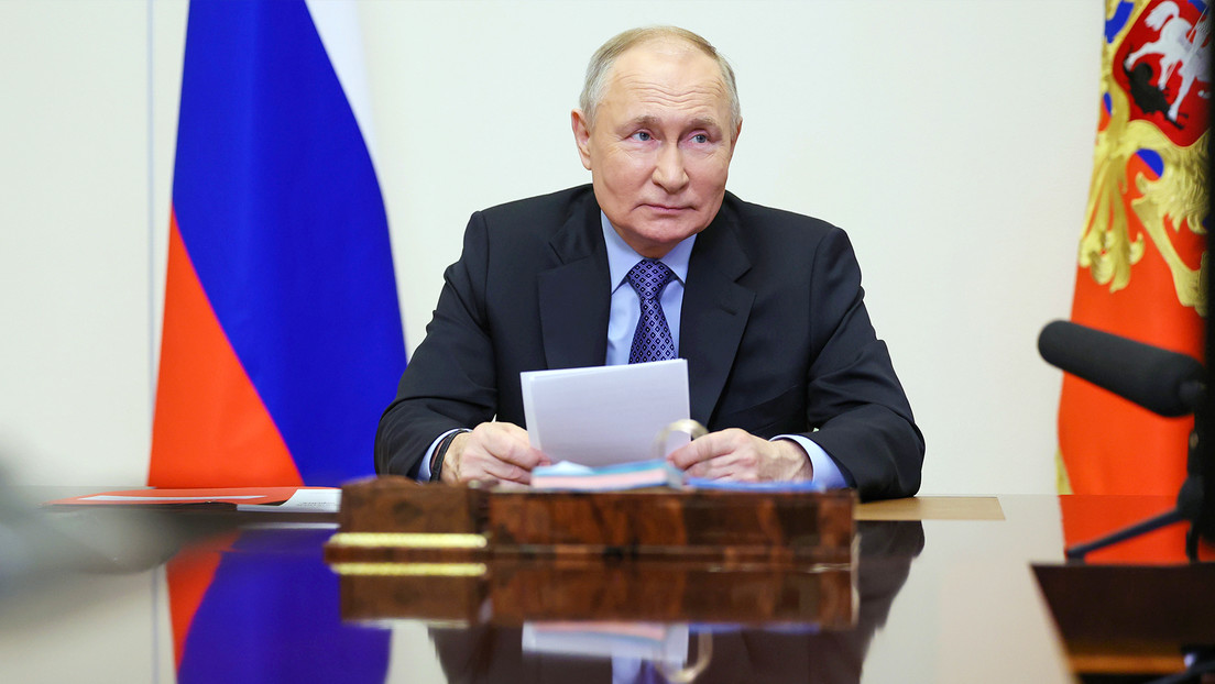 Putin firma ley que prohíbe el despido de madres y padres solteros con hijos menores de 16 años