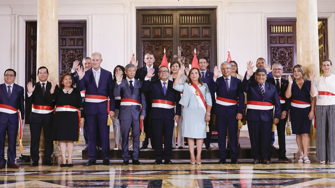 Un Gobierno que "se inclina a la derecha": reaccionan a cambios de gabinete en Perú
