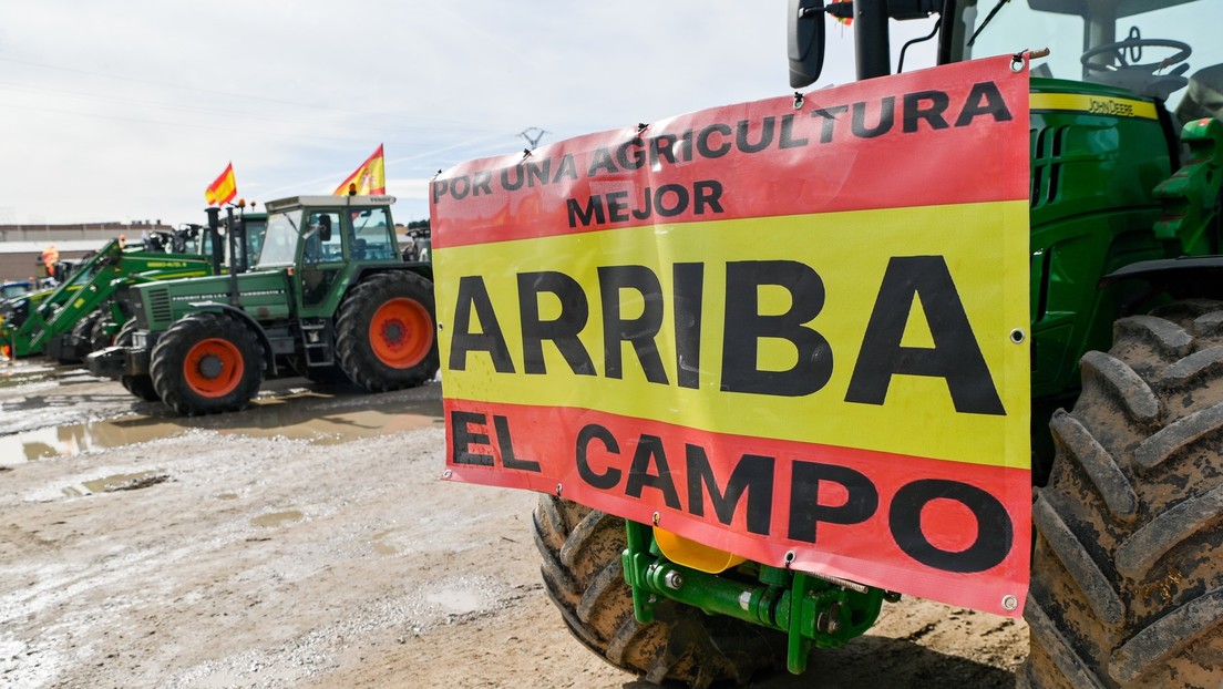 Agricultores españoles levantan el bloqueo de un importante puerto y dos vías en Cataluña