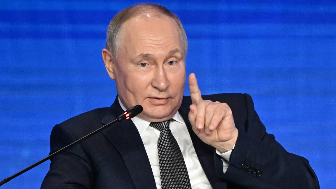 Putin: "La completa negativa de Kiev a cumplir los acuerdos de Minsk fue el detonante del conflicto"