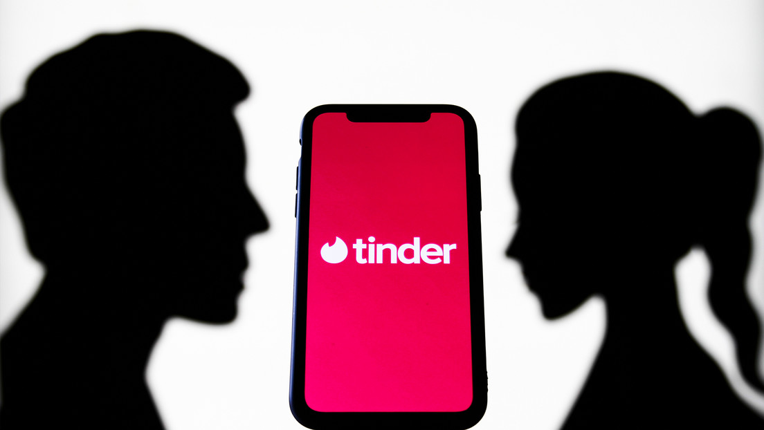 Demandan a Tinder, Hinge y otras 'apps' de citas por fomentar uso "compulsivo"