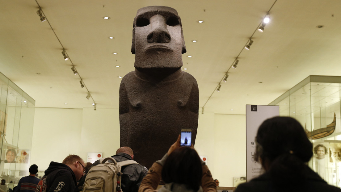 'Trolls' inundan las redes del Museo Británico para exigir que devuelva a Chile las estatuas moái