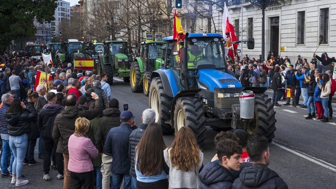 El conflicto en el campo continúa en España a la espera de la "tractorada" que tomará Madrid