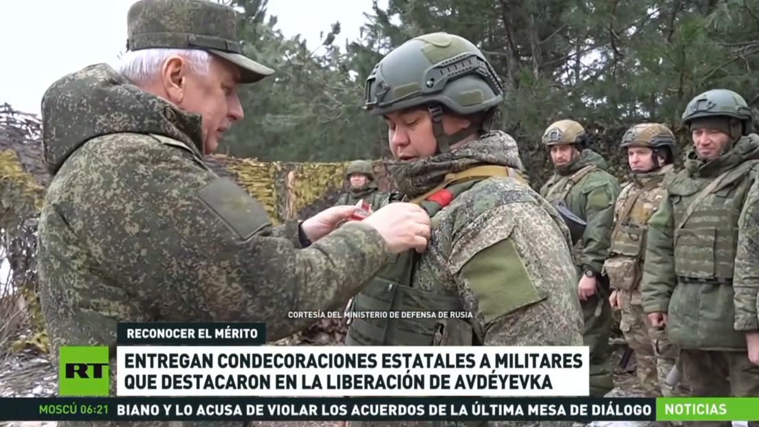 Entregan condecoraciones estatales a militares que destacaron en la liberación de Avdéyevka