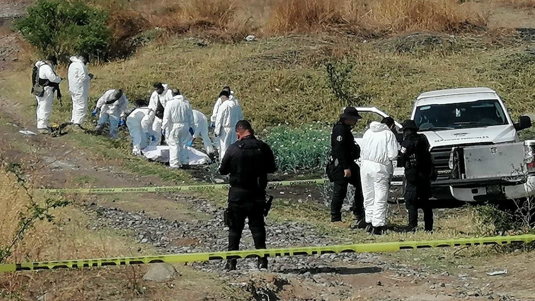 Hallan 11 cuerpos en una fosa clandestina en el estado mexicano de Michoacán