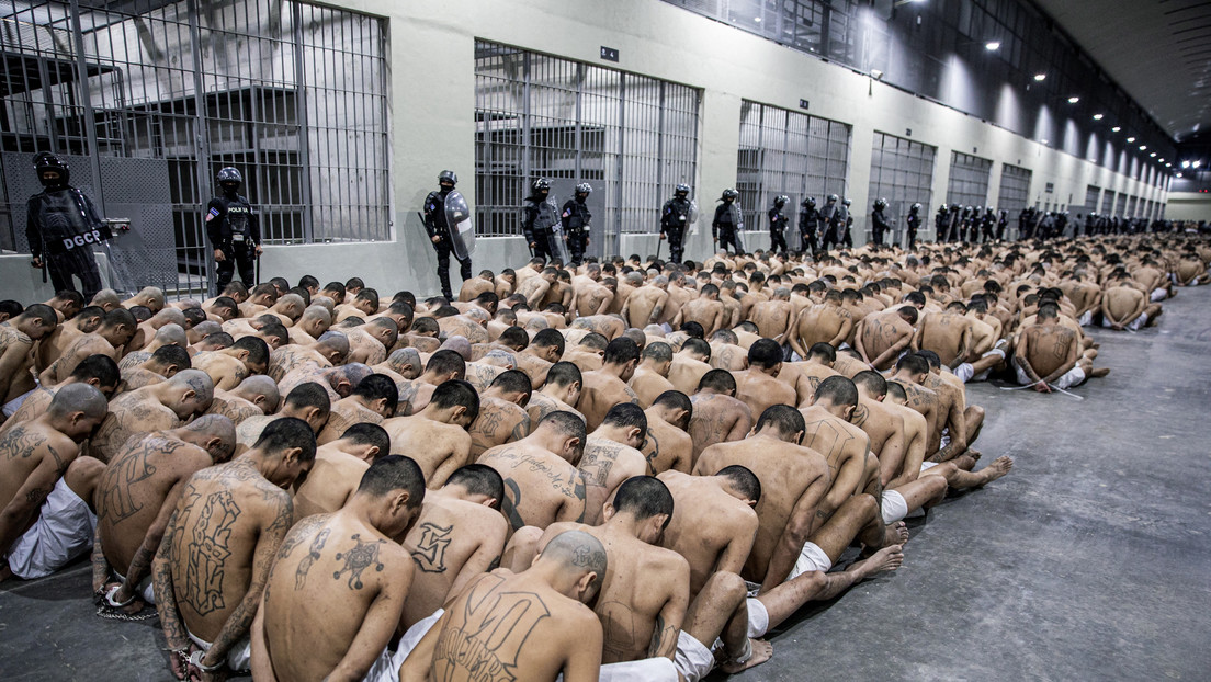 Perú anuncia que analizará "viabilidad" de las cárceles salvadoreñas: "Ojalá podamos implementarlas"
