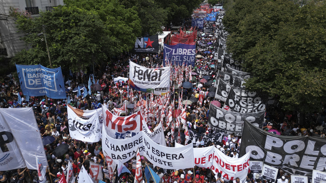 "El hambre no espera":  Organizaciones sociales se unen en masivas movilizaciones en Argentina