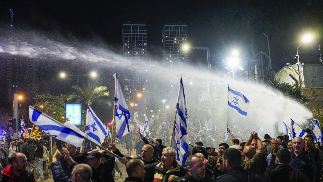 La Policía dispersa con fuerza las protestas antigubernamentales en Israel (VIDEOS)