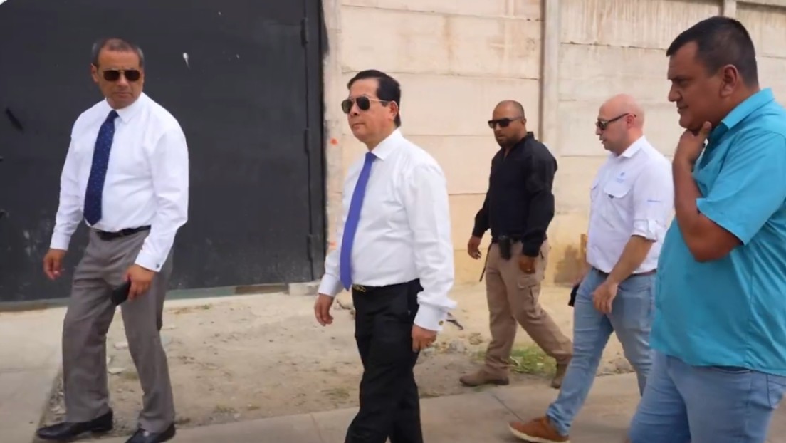 ¿Copiando el 'modelo Bukele'? Ministro peruano recorre cárcel en El Salvador (VIDEO)