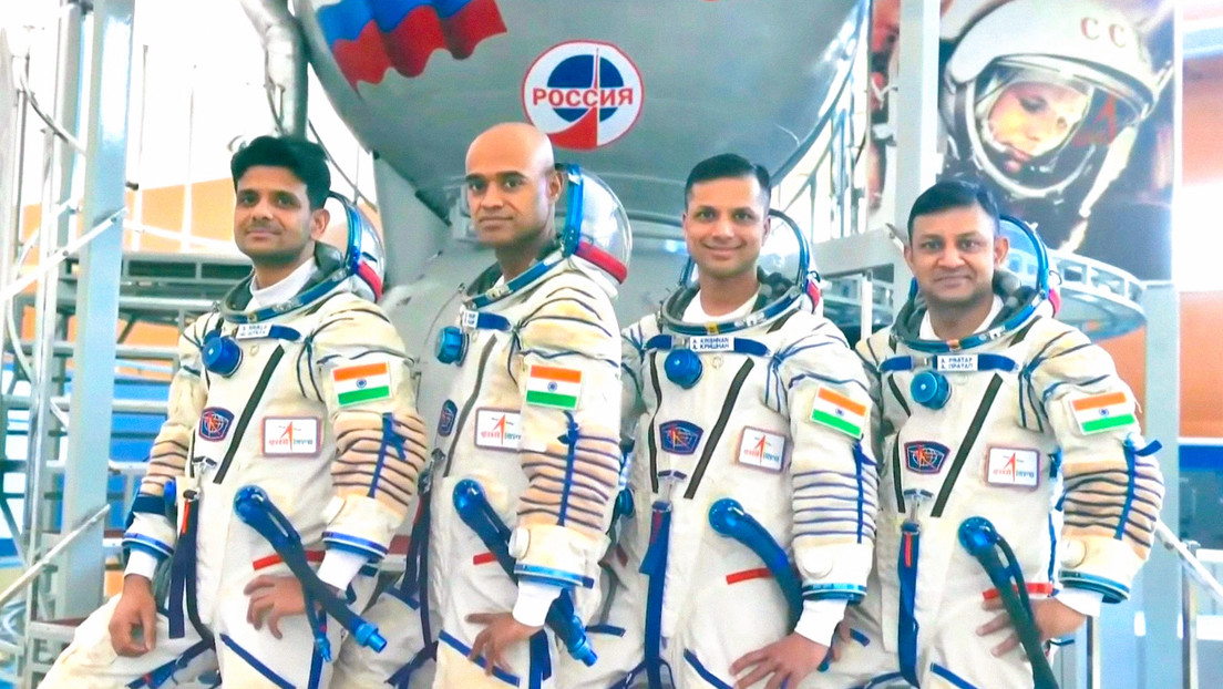 India elige a cosmonautas entrenados en Rusia para su primera misión espacial tripulada