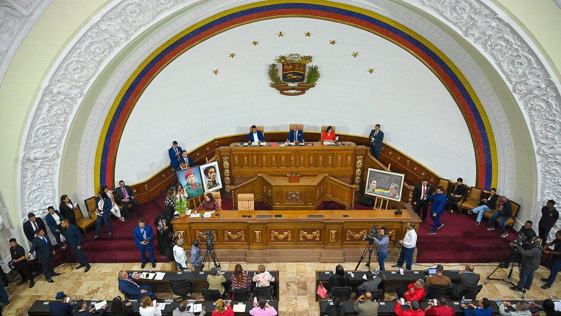 Firman propuesta de calendario electoral para los comicios presidenciales en Venezuela