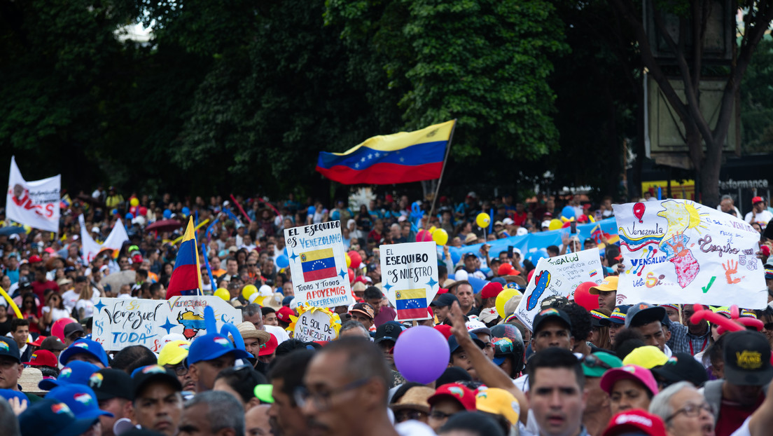 'Furia Bolivariana' sale a las calles para conmemorar 20 años del discurso antimperialista de Chávez