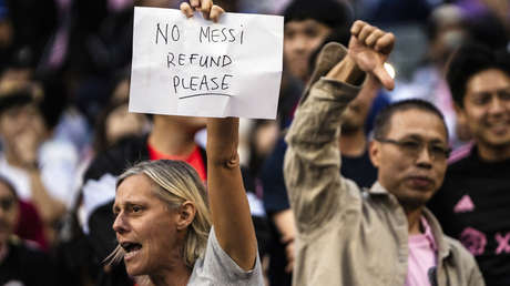 "¡Devolución!": Hinchas de fútbol de Hong Kong indignados por ausencia de Messi en partido amistoso