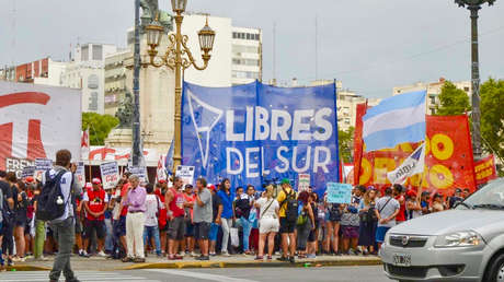 Agrupaciones sociales marchan en Argentina para reclamar aumentos acordes con la inflación