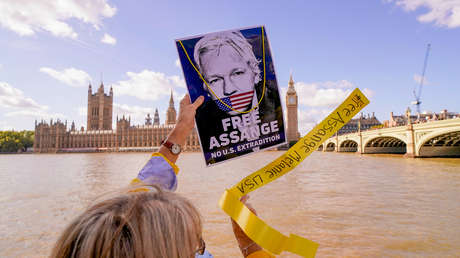 Aprueban moción que insta a EE.UU. y Reino Unido a permitir el regreso de Assange a Australia