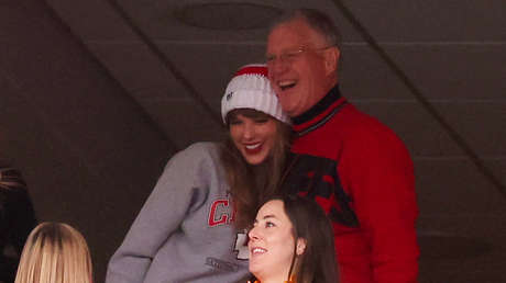 Un fotógrafo acusa al padre de Taylor Swift de agredirle