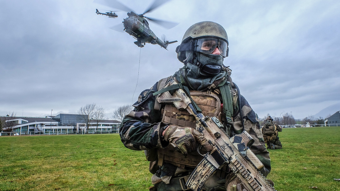 Le Monde: Francia analiza permitir que fuerzas especiales crucen la frontera de Ucrania