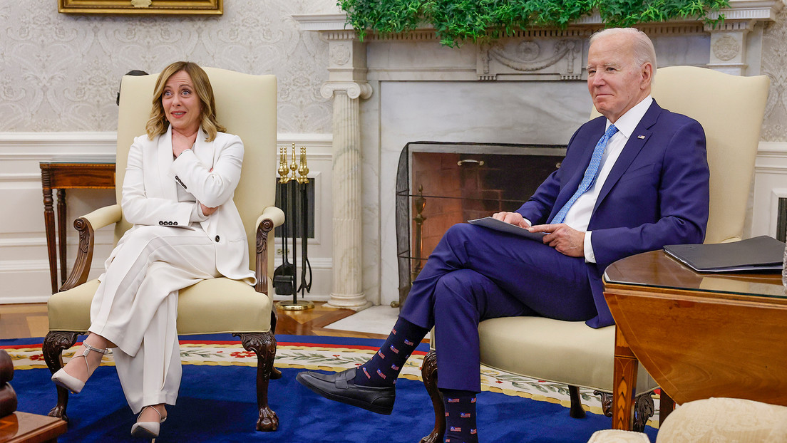 Biden besa en la cabeza a Meloni en la Casa Blanca (VIDEO)