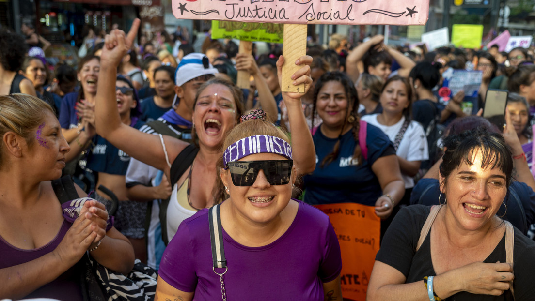 Argentina advierte a trabajadoras que deben cumplir los horarios laborales en el Día de la Mujer