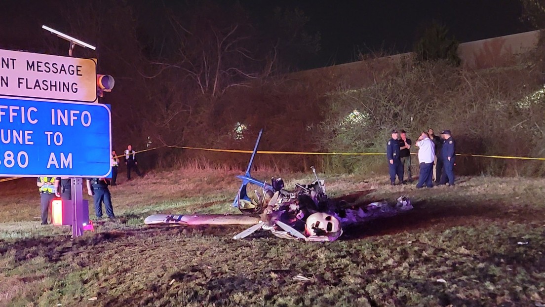 VIDEO: Avioneta se estrella cerca de una carretera en EE.UU.