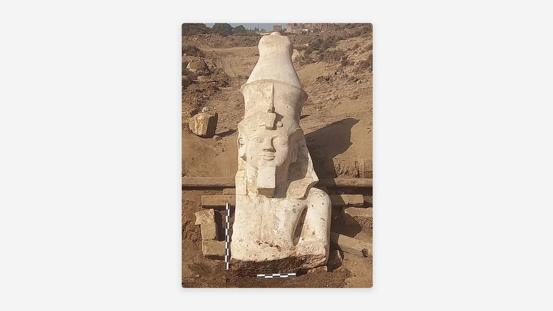 Descubren en Egipto la parte que faltaba de una estatua gigante de Ramsés II
