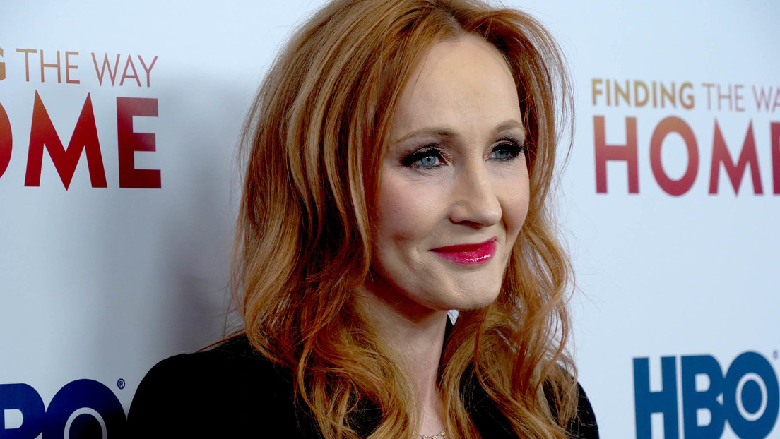 J.K. Rowling, acusada de "delito de odio" por llamar "hombre" a una presentadora trans