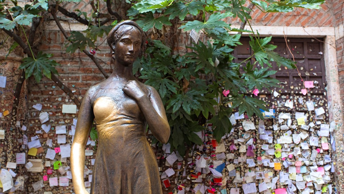 Las 'caricias' de los turistas perforan el seno de Julieta Capuleto