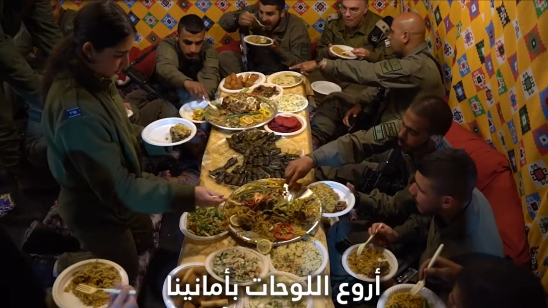 VIDEO: Ejército israelí celebra el Ramadán con una comida opípara en medio de la hambruna en Gaza