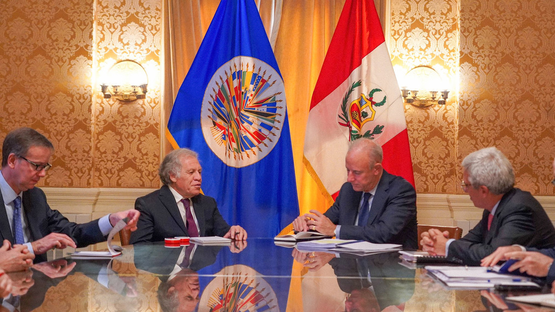 Canciller de Perú y Luis Almagro abordan el "fortalecimiento de la democracia en la región"