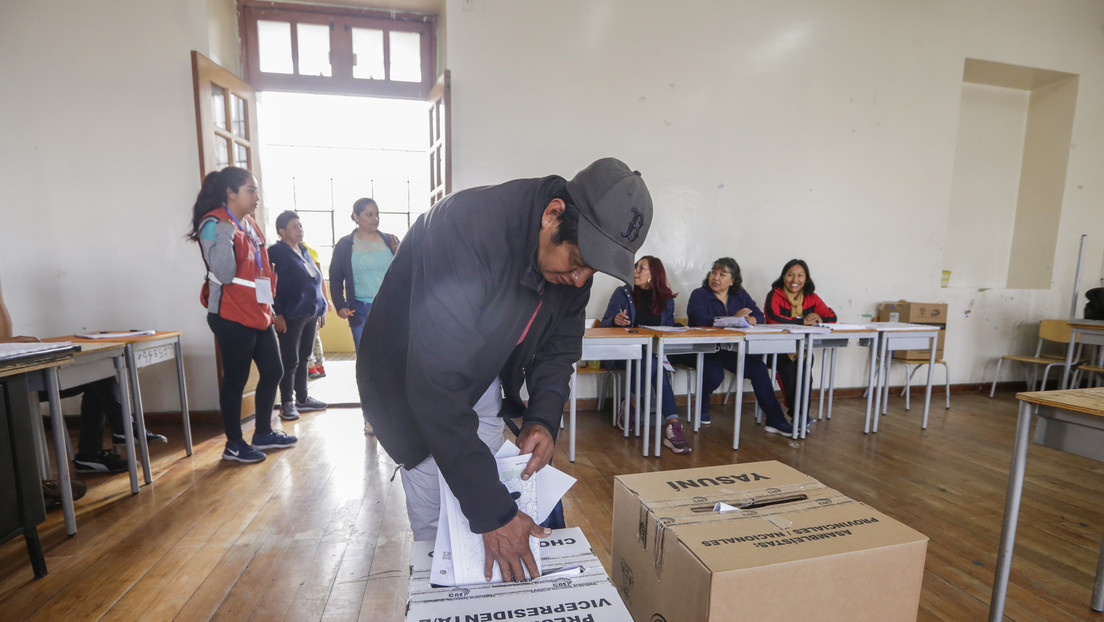 Entre consultas y referéndums: organizaciones de Ecuador impulsan el "no" en plebiscito de Noboa