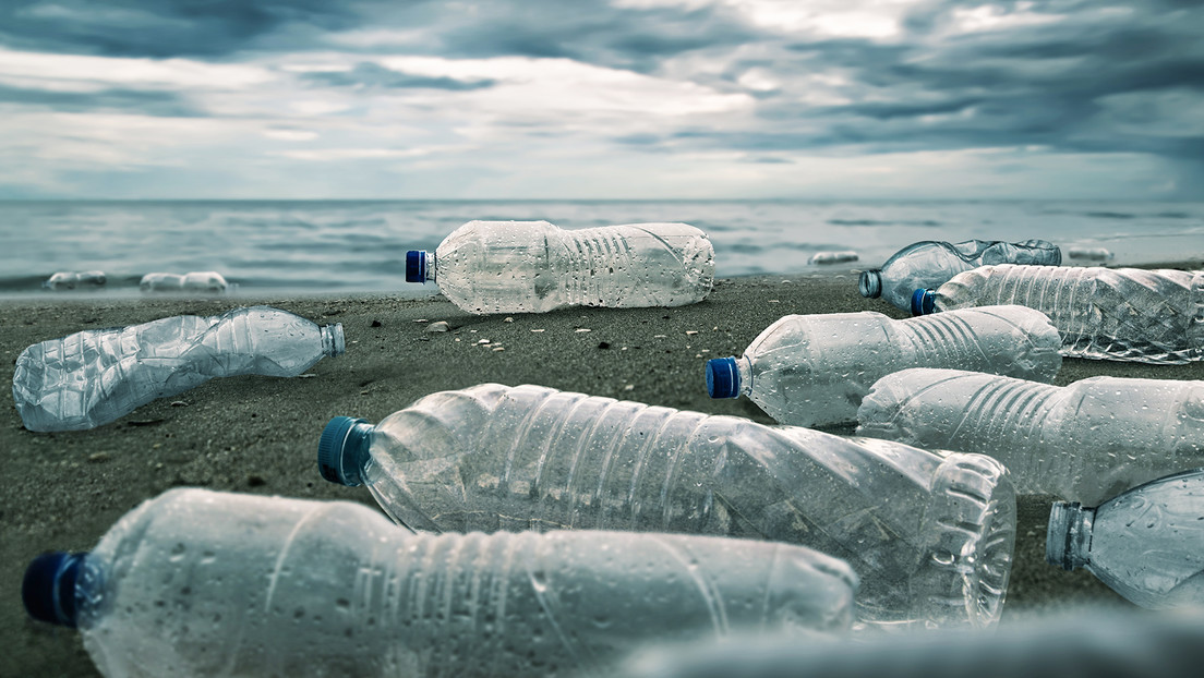 Encuentran cientos de sustancias tóxicas en el plástico de uso común