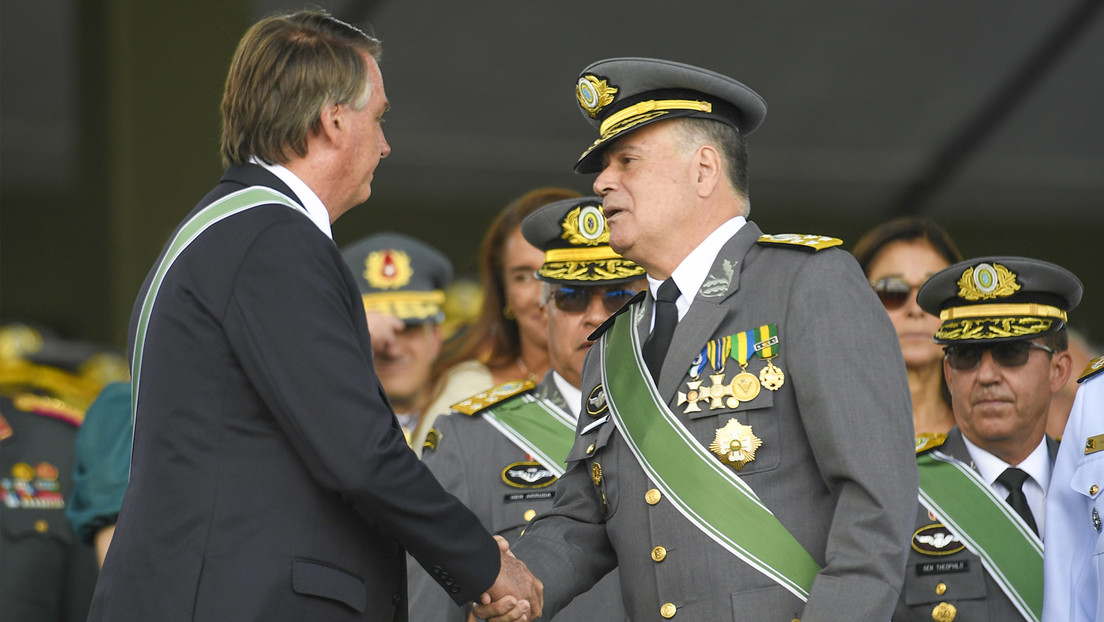 Nuevo revés para Bolsonaro: excúpula militar le acusa de proponer un golpe de Estado