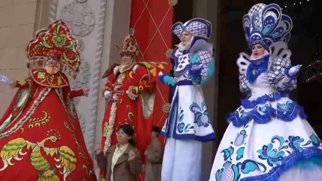 VIDEO: Pekín celebra a lo grande la fiesta tradicional rusa Máslenitsa