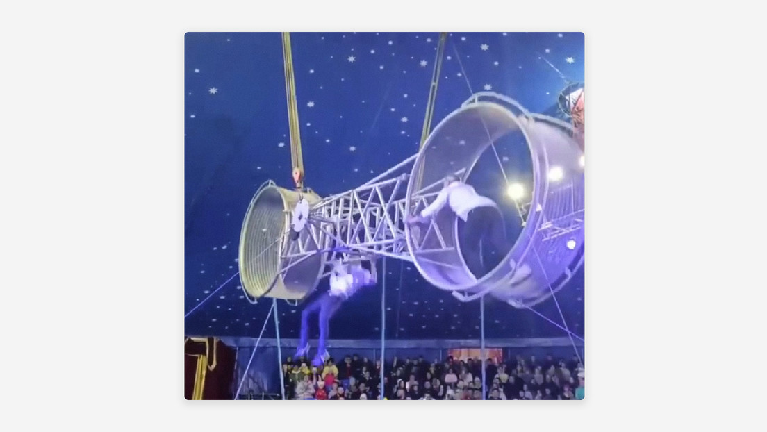 VIDEO: Un artista cae desde la rueda de la muerte en un circo ruso