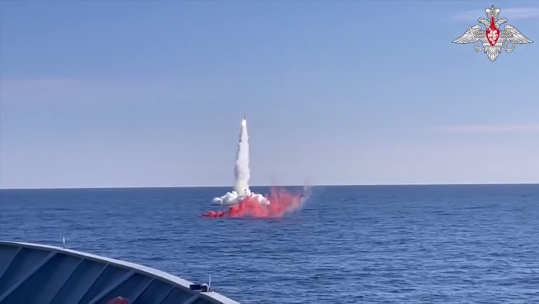 VIDEO: Rusia lanza con éxito un misil de crucero Kalibr desde un submarino