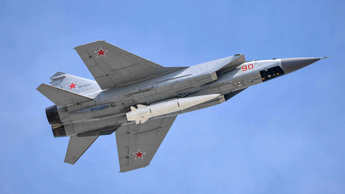 Un MiG-31 ruso ahuyenta dos bombarderos estratégicos B-1B de EE.UU.